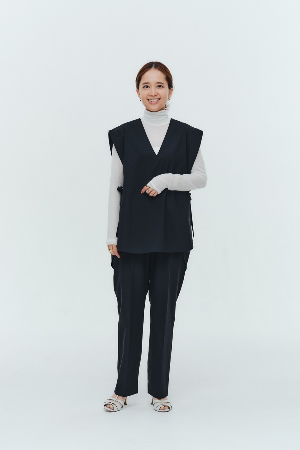 【新品未使用】 ヨリ yori シロコーン ドライギャバハンサムジレ ハンサムVネックリボンジレ | all item| yori