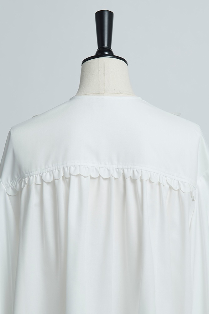スカラップカットワークブラウス【2022AW】12月中旬発売予定 | tops | yori