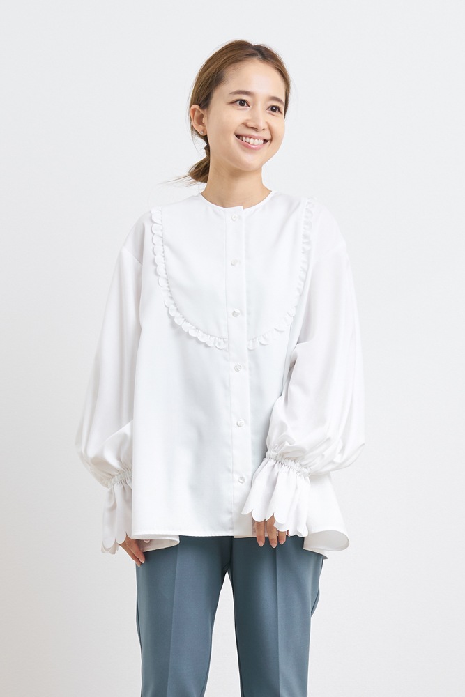 スカラップカットワークブラウス【2022AW】12月中旬発売予定 | tops | yori