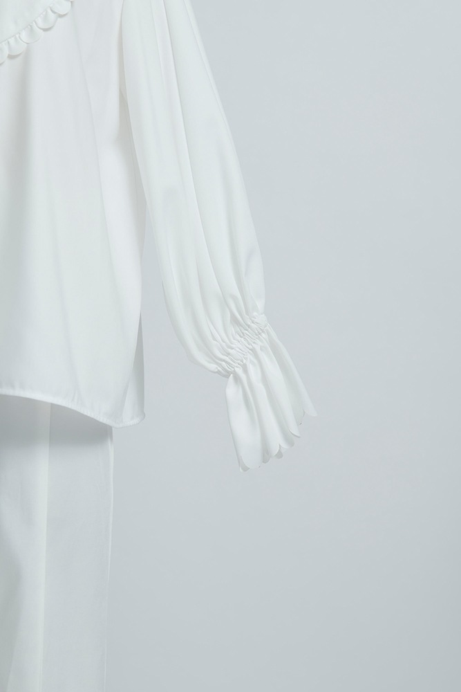 スカラップカットワークブラウス【2022AW】12月中旬発売予定 | tops | yori