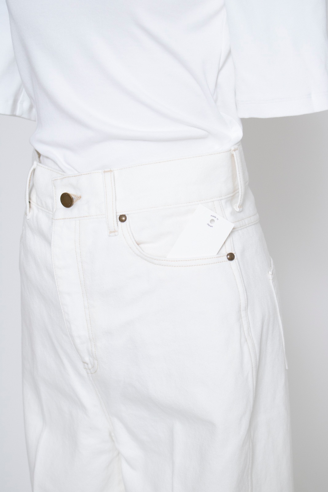 【送料込⭐︎匿名配送】yori Audrey 34ハイウエスト ストレートデニム 新品】yori Audrey テーパードデニム 34 - メルカリ