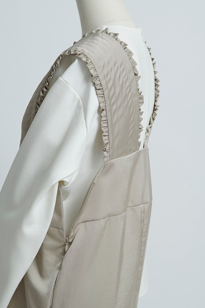 サテンフリルサロペット【2022AW】 | 2022 AW Collection | yori