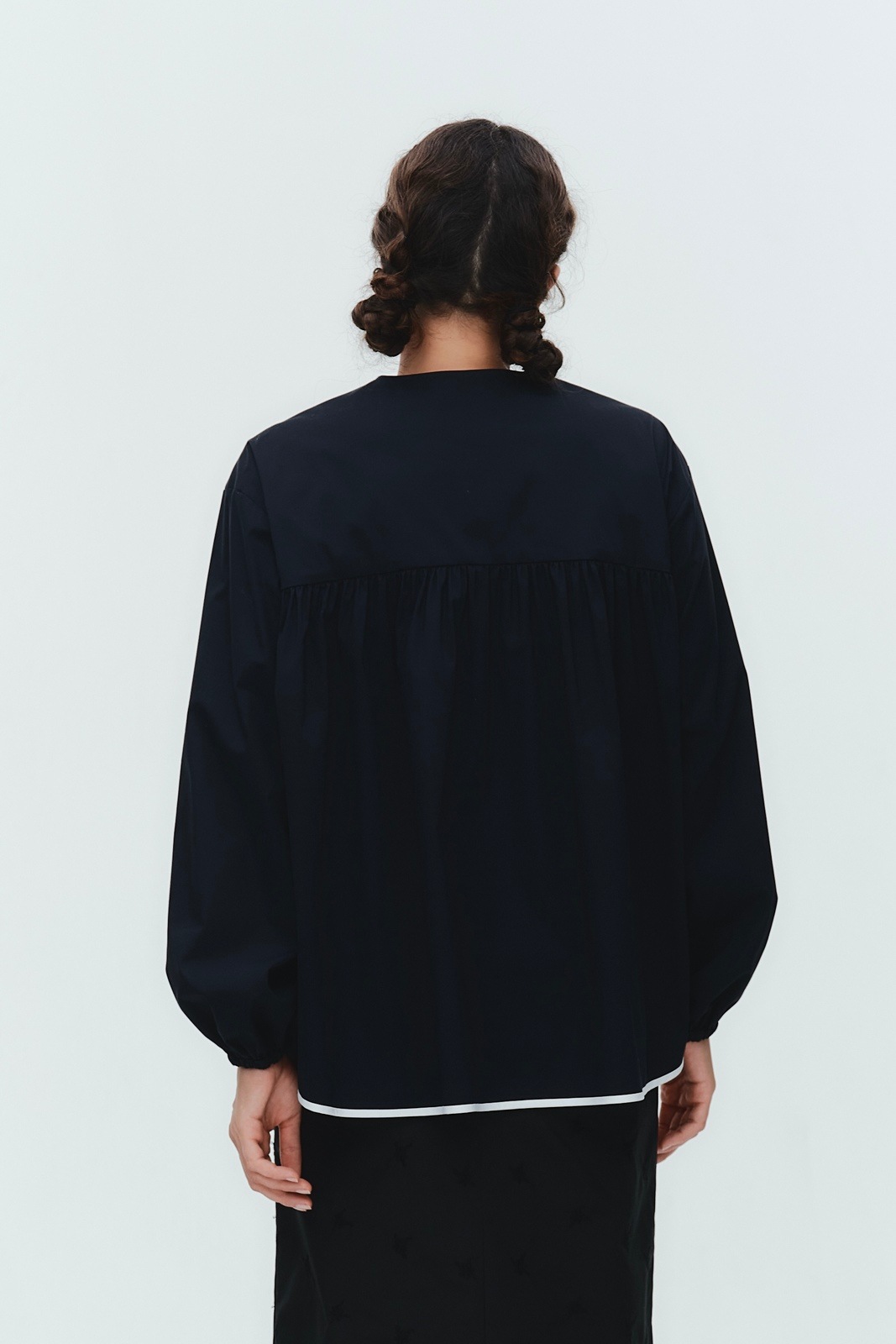 3月下旬発送予定 バイカラーギャザーブラウス【2026SP】 | 2026SP