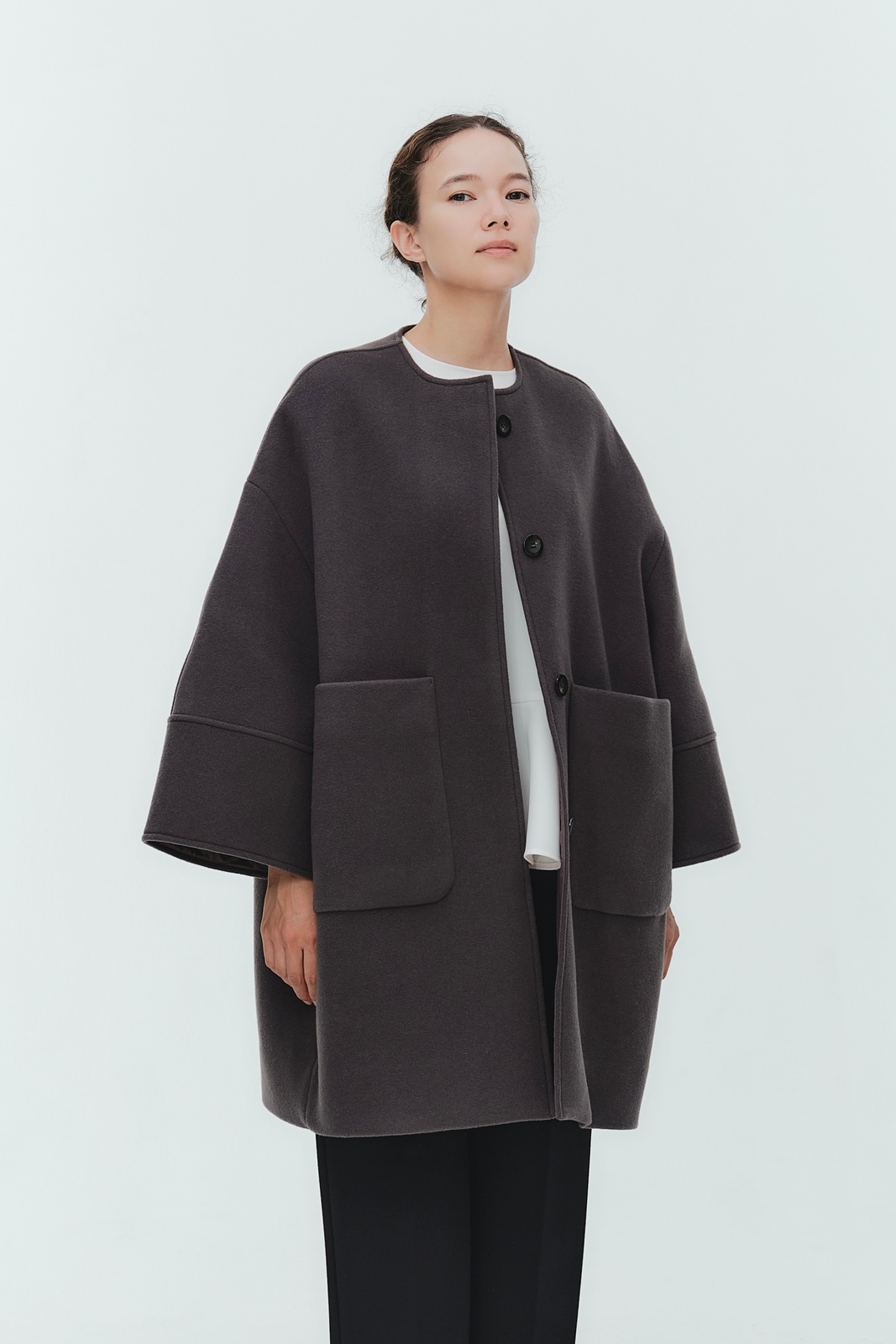 美品✨　SACRA ダークグリーン ノーカラーコート　ホック型ボタン　ウール ウールノーカラーコート | outer| yori
