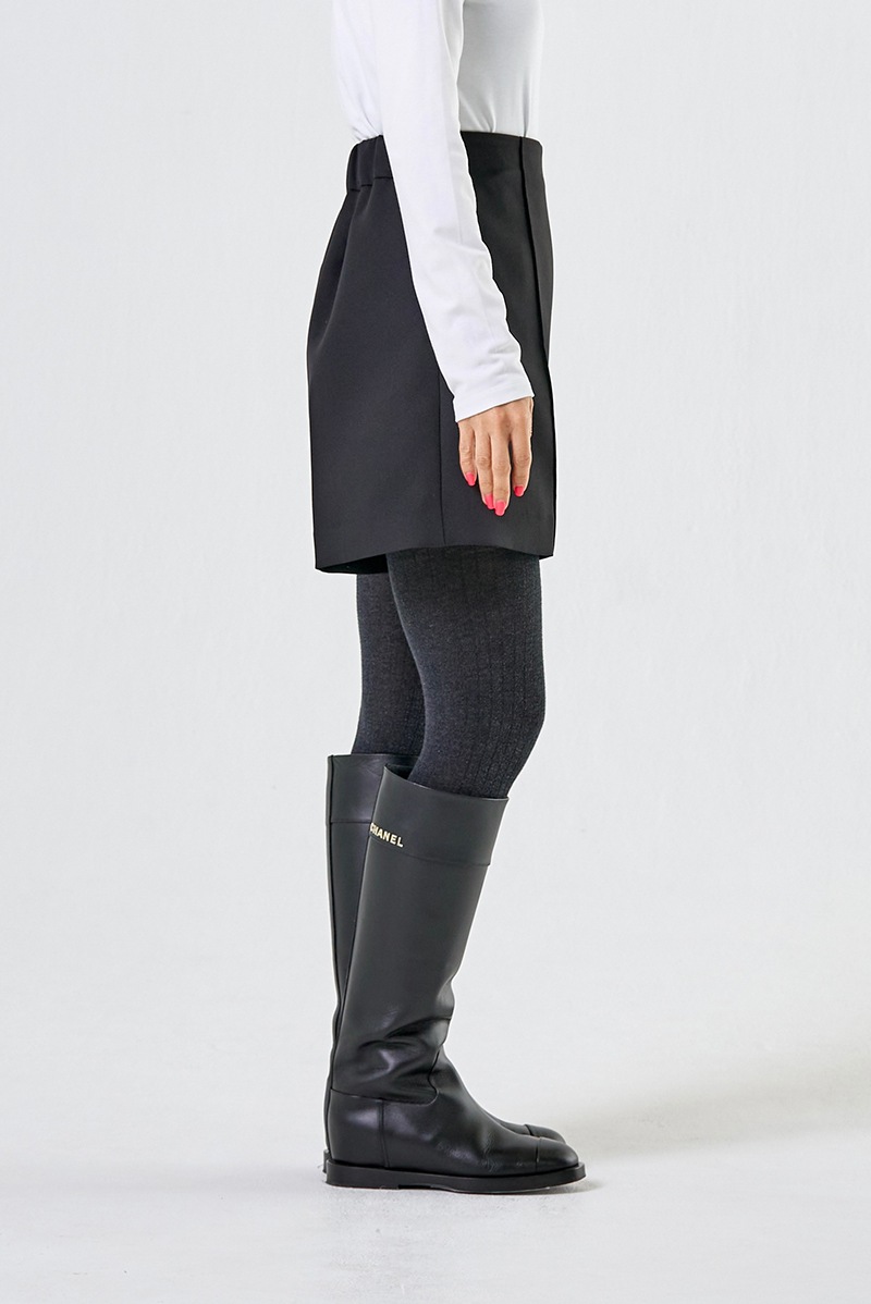 新品♡yori ヨリ　トリプルクロスショートパンツ2024AW 34 ブラック 新品♡yori ヨリトリプルクロスショートパンツ2024AW 34 ブラック