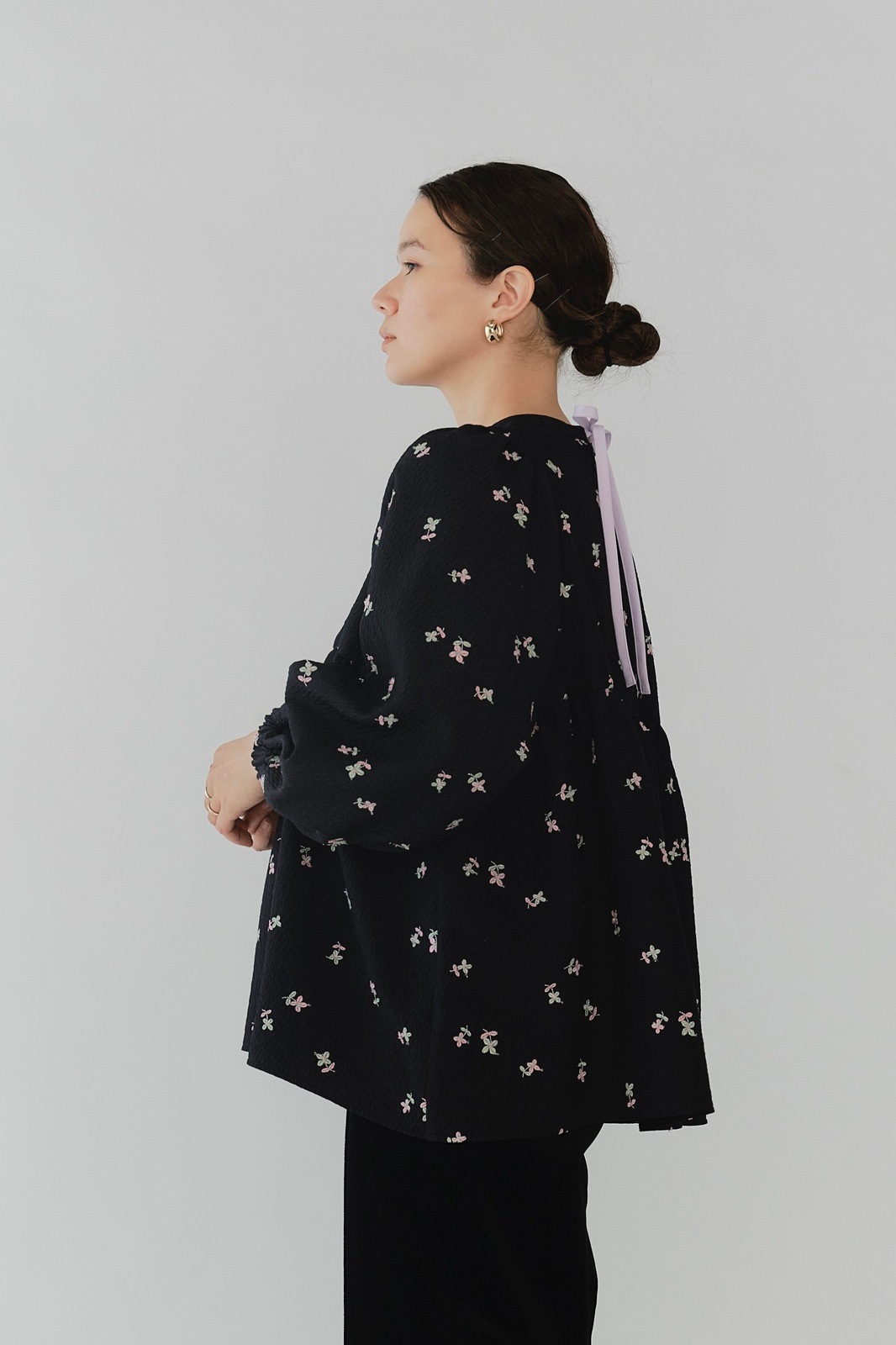 10月上旬発売予定 フクレ刺繍ギャザーブラウス【2025AW】 | tops