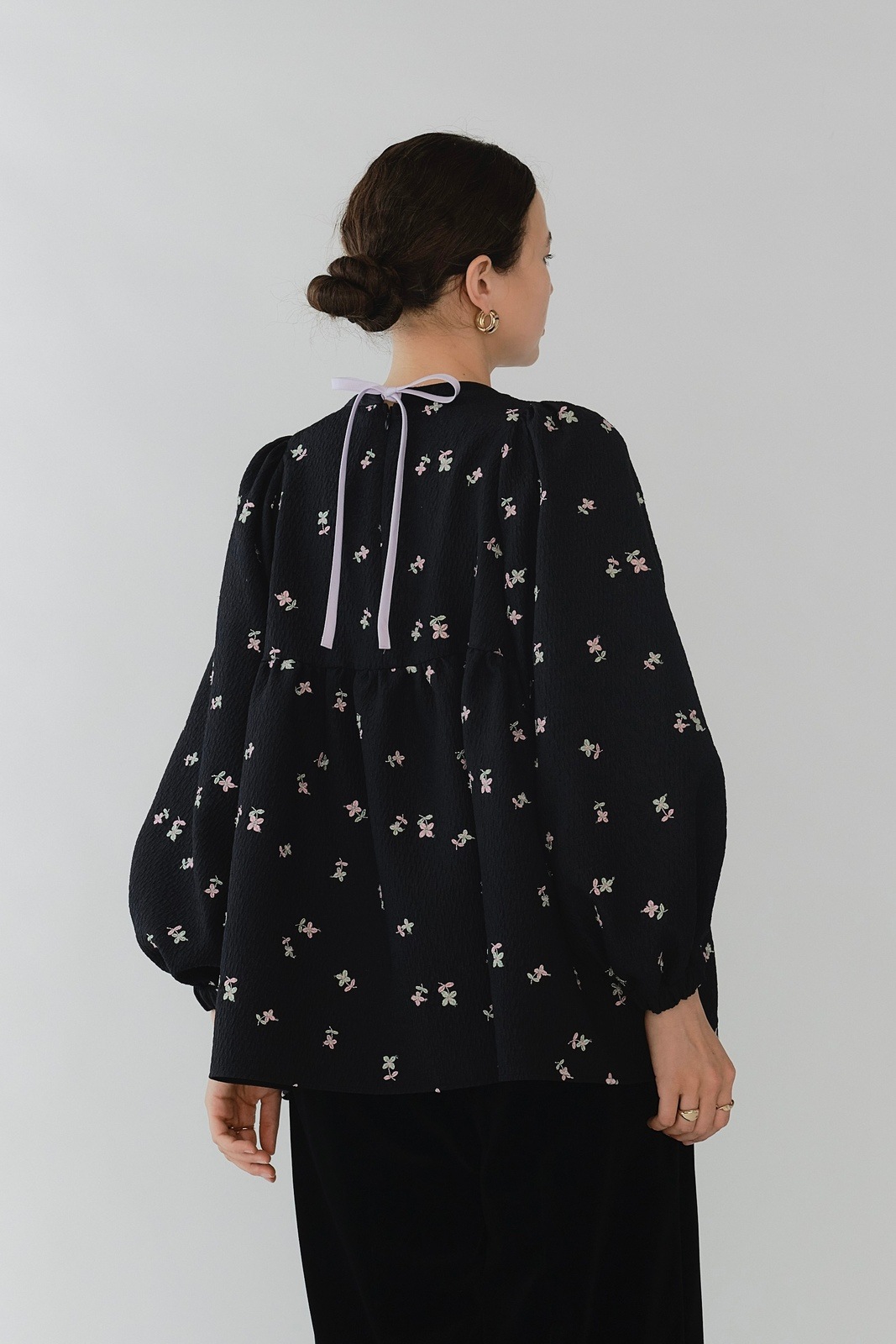 フクレ刺繍ギャザーブラウス【2025AW】