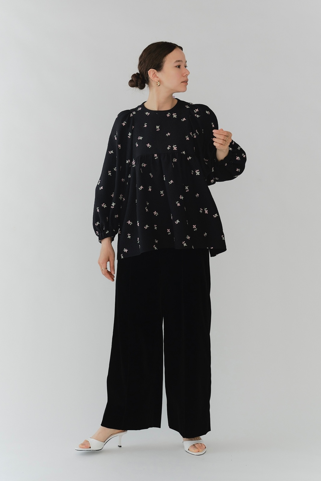 our たっぷりギャザーのきれいめブルゾン　ブラック ourhome たっぷりギャザーのきれいめブルゾン ブラウン - メルカリ