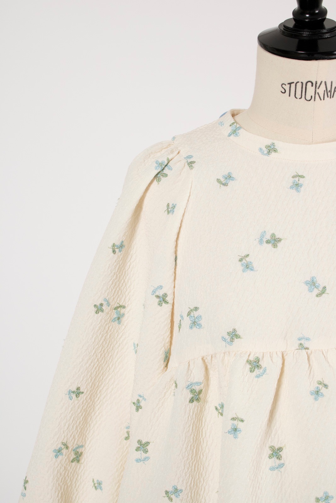 フクレ刺繍ギャザーブラウス【2025AW】