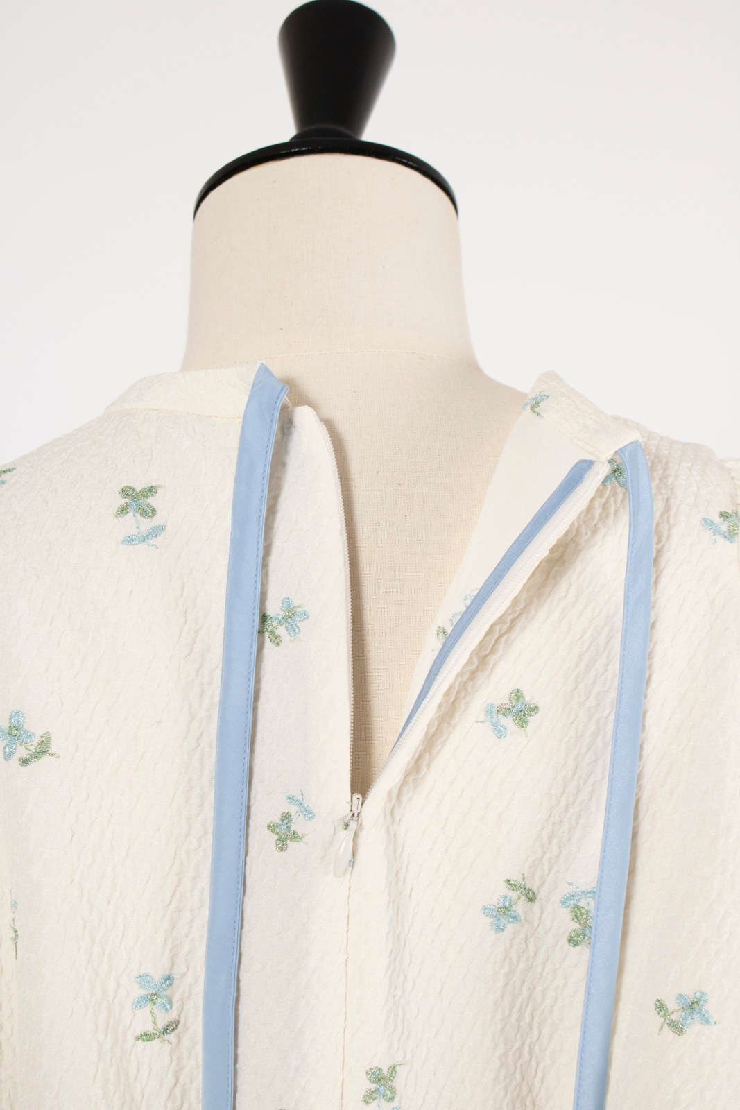 フクレ刺繍ギャザーブラウス【2025AW】