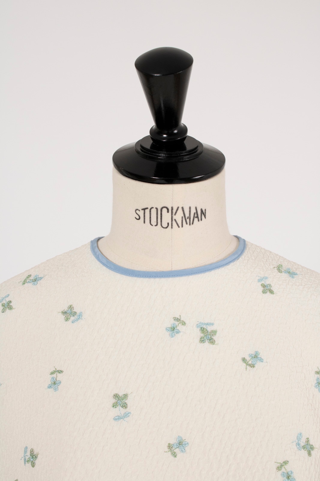 フクレ刺繍シンプルブラウス【2025AW】