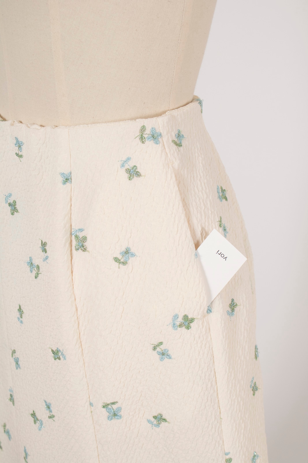 フクレ刺繍フレアスカート【2025AW】10/14pm21:00～発売 | 2025