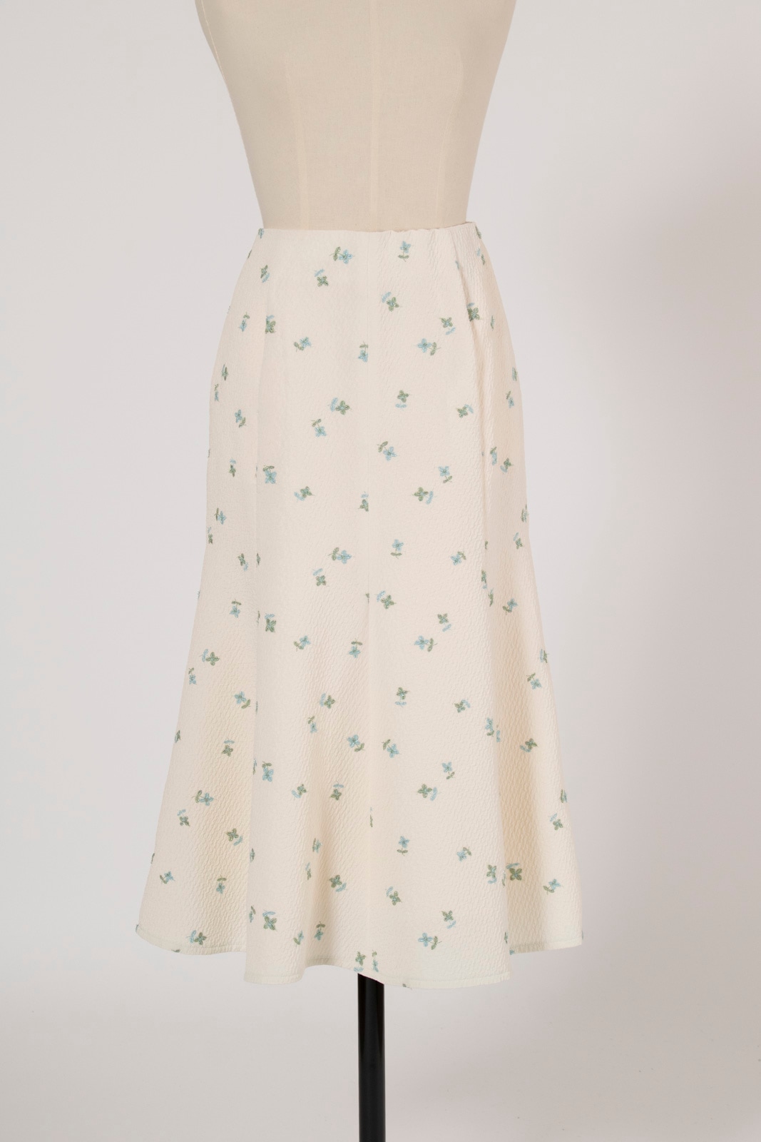 フクレ刺繍フレアスカート【2025AW】10/14pm21:00～発売 | 2025