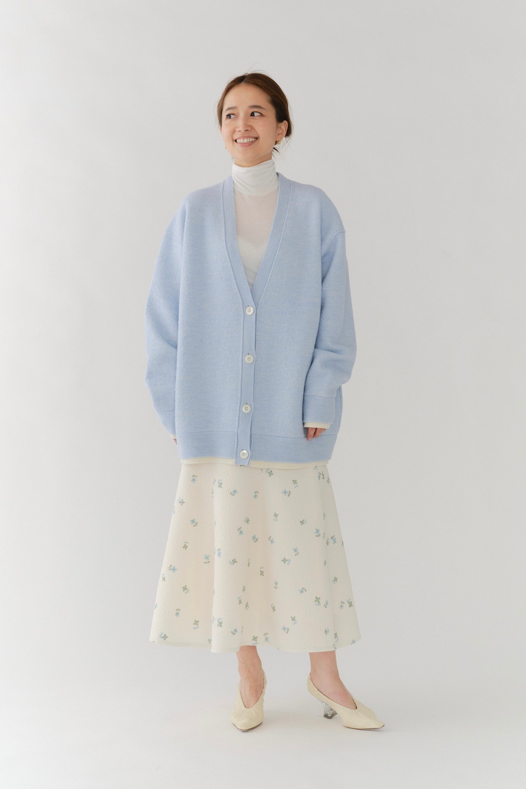 ホワイト 蝶の刺繍 フレアスカート ミモザ刺繍チュールスカート | フレアスカート | NOELA OFFICIAL