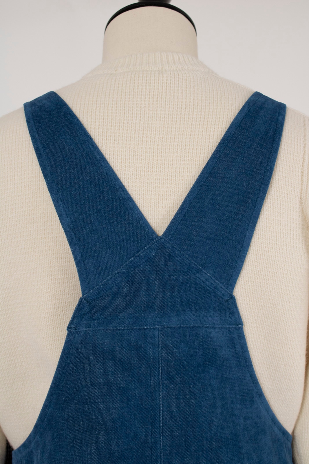 【新品　未使用】yori ベルベットサロペット【2025AW】　36 新品 未使用】yori ベルベットサロペット【2025AW】 36 - メルカリ