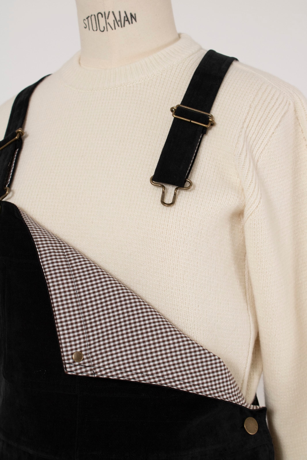 【新品　未使用】yori ベルベットサロペット【2025AW】　36 11月上旬発売予定 ベルベットサロペット【2025AW】 | dress| yori