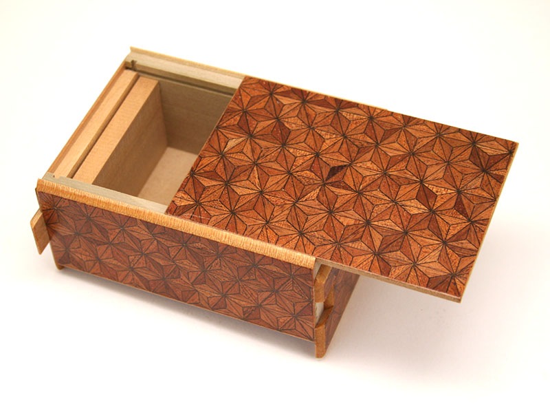 秘密箱10回仕掛け 赤麻 | 秘密箱 | 寄木細工専門店 箱根丸山物産