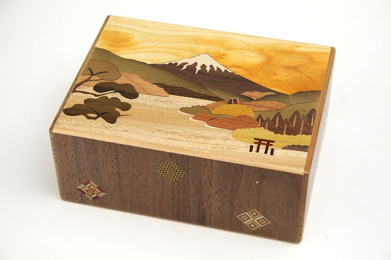 秘密箱5．5寸21＋1回仕掛け 芦ノ湖と芍薬 | 秘密箱 | 寄木細工