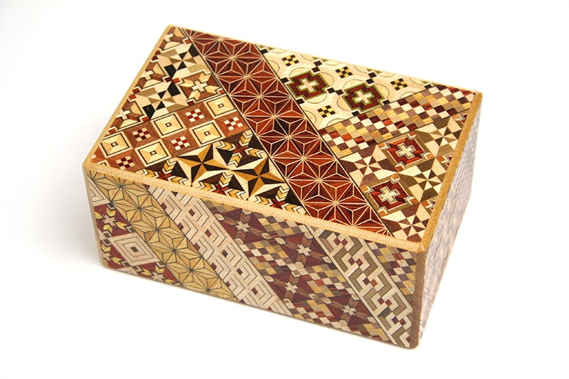 箱根寄木細工 引き出し付き収納ボックス 収納 「秘密箱 10回 引き出し付 赤市松 6寸」 箱根寄木細工 木工品