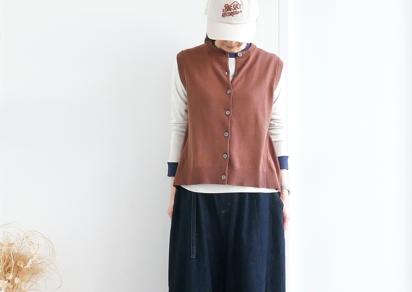 【mao made(マオメイド)＊やわらかコットンバックスリットAラインベスト(4色)】