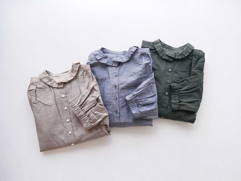 美品♪Lサイズ 慈雨 フリル リネンブラウス 日本製 カーキ系 Hands of creation（ハンズオブクリエイション）＊80/-強撚