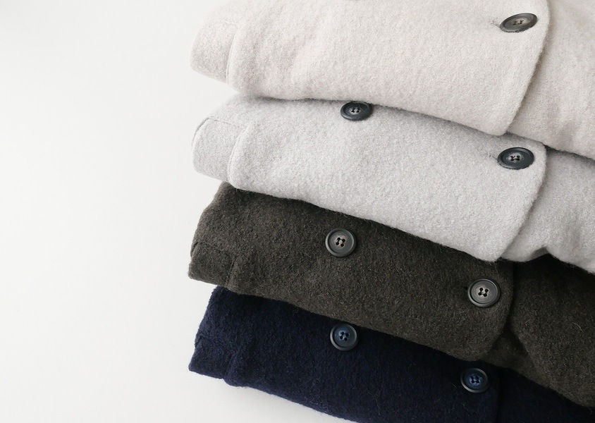 mao made(マオメイド)＊圧縮ウールダブルボタンミドル丈フーディ