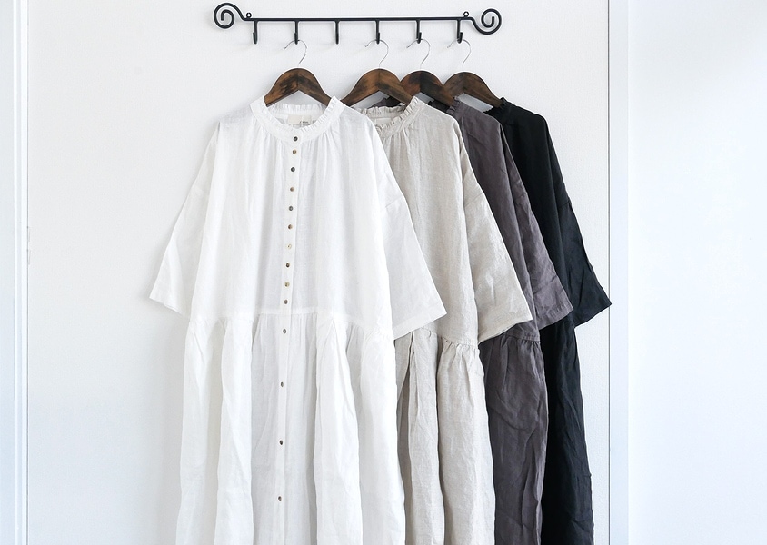 a+koloni アラクリティコロニー　花柄ワンピース　新品　コットンワンピース a+koloni（コロニー）＊60リネンフリルネックワンピース(4色)】 | ONE