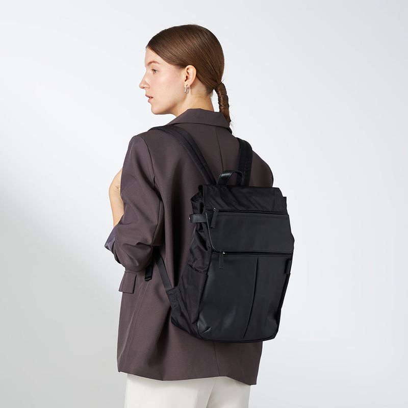 ナイロン×牛革コンビシリーズ　リュックサック　Mサイズ