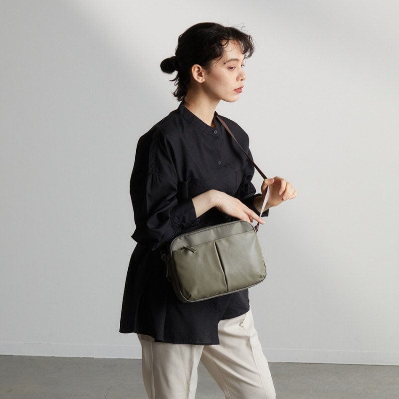 ナイロン×牛革コンビシリーズ 横型ショルダーバッグ Mサイズ