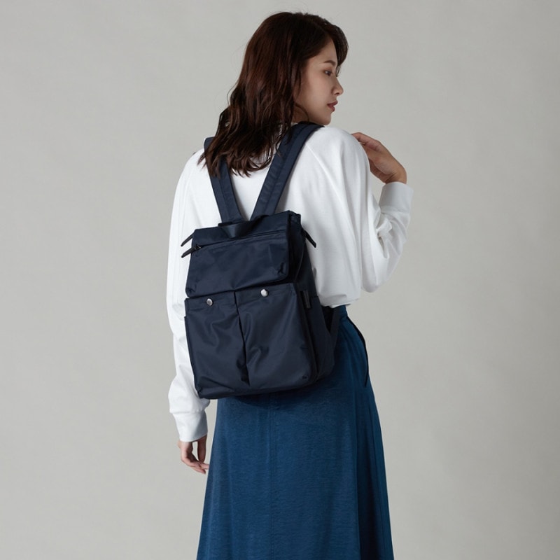 ダブルホックポケットリュック