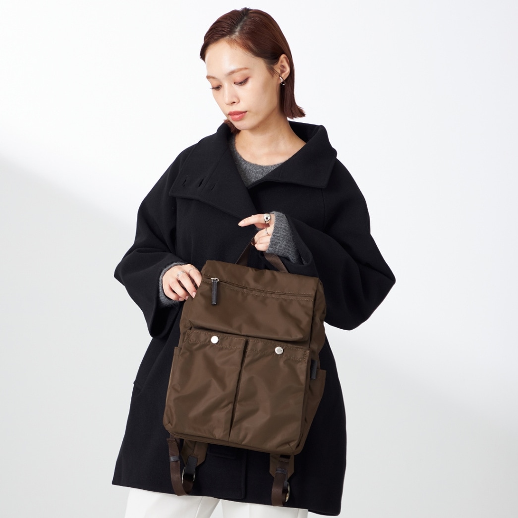 ダブルホックポケットリュック