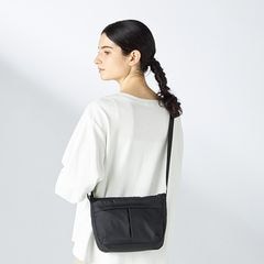 ナイロンタフタショルダーバッグ　ミディアム
