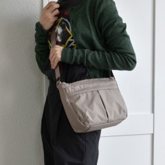 ナイロンタフタショルダーバッグ　ミディアム