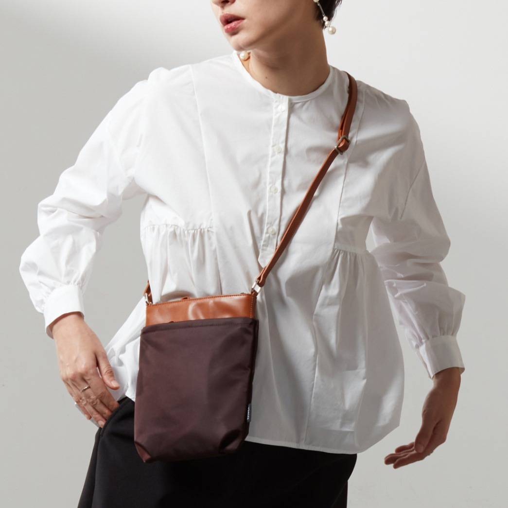 本上まなみ×Y'SACCS    タックラウンドスマートポシェット