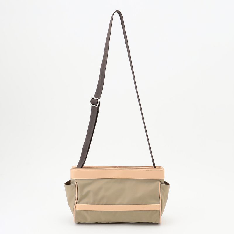 大人のおしゃれ手帖10月号掲載　トラベル ホライズンショルダー