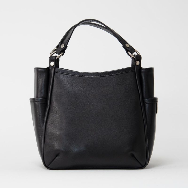 Y'SACCS イザック 山羊革 トートバッグ 肩掛け ロゴ 大容量 ブラック系 Y'SACCS イザック 山羊革 トートバッグ 肩掛け ロゴ 大容量