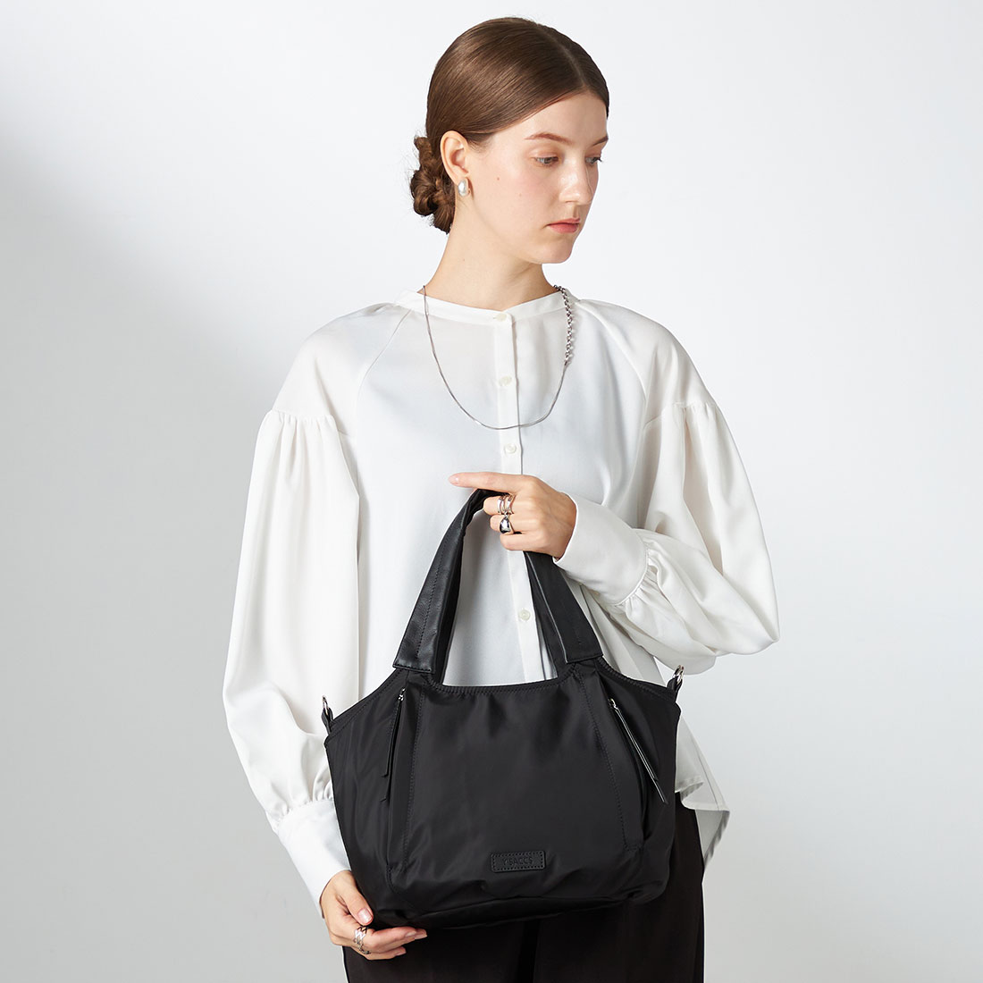 Y'SACCS イザック 山羊革 トートバッグ 肩掛け ロゴ 大容量 ブラック系 Y'SACCS イザック 山羊革 トートバッグ 肩掛け ロゴ 大容量