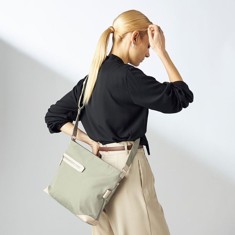 アシメファスナーポケットショルダー