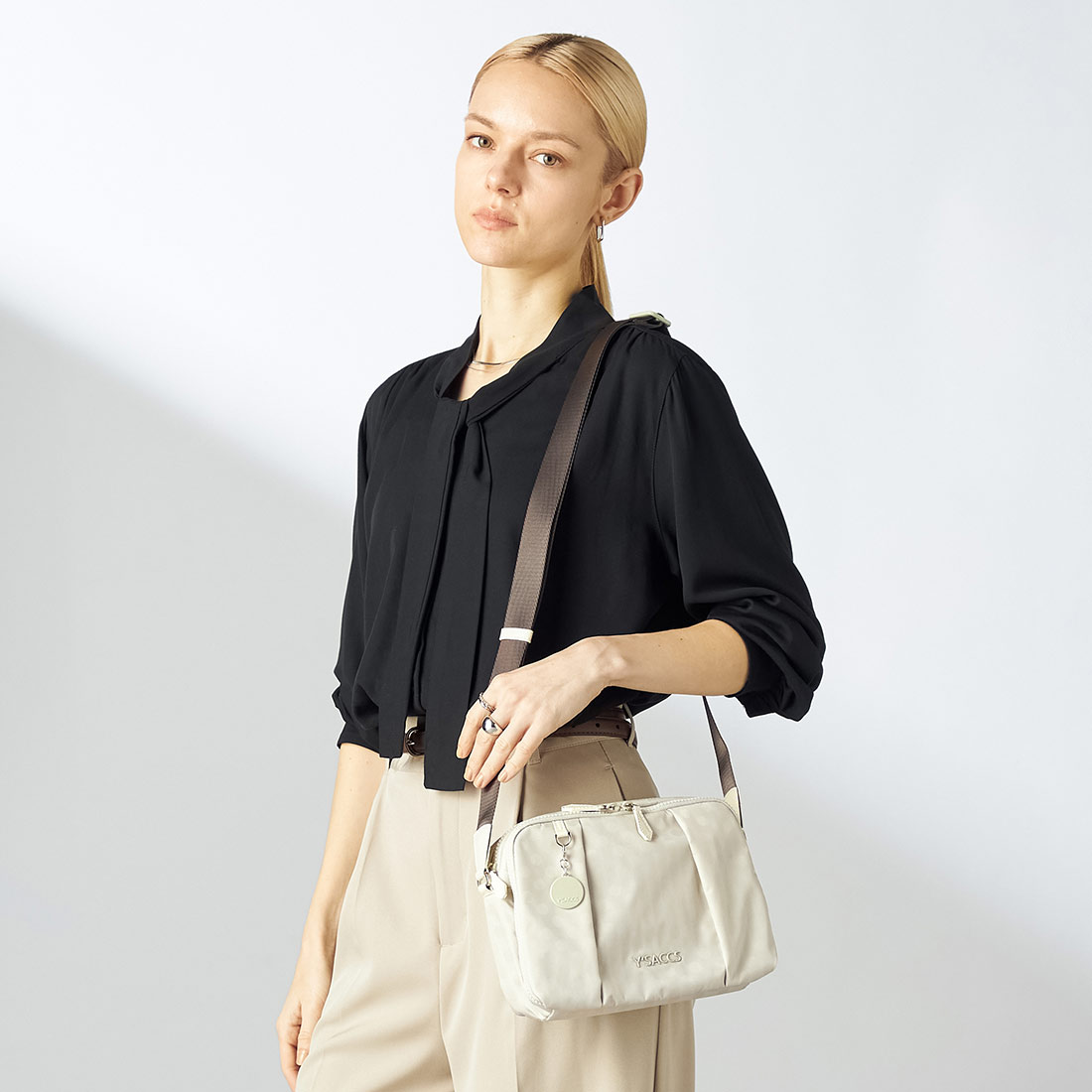 Polka Dots スクエアポシェット