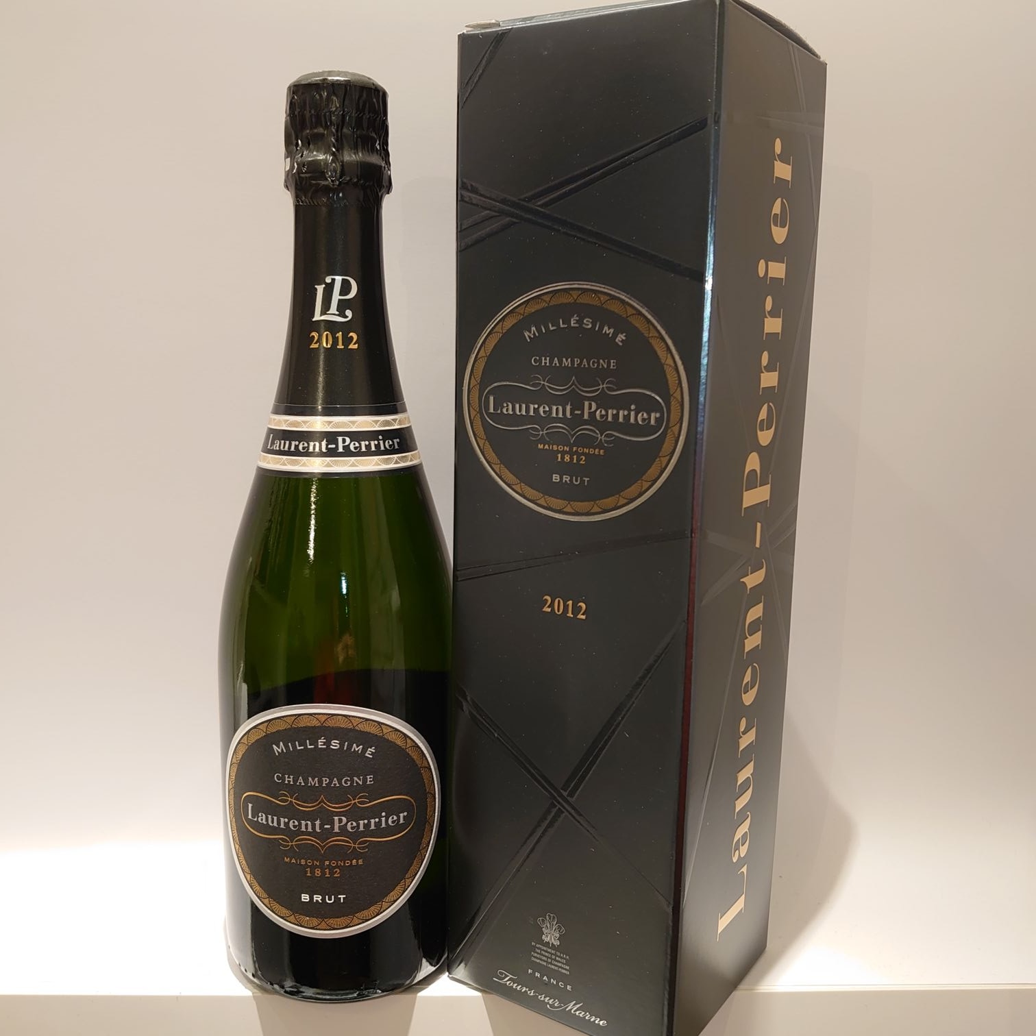 Pommery 150周年記念シャンパン ギフトボックス入り　送料込み Pommery 150周年記念シャンパン ギフトボックス入り 送料込み