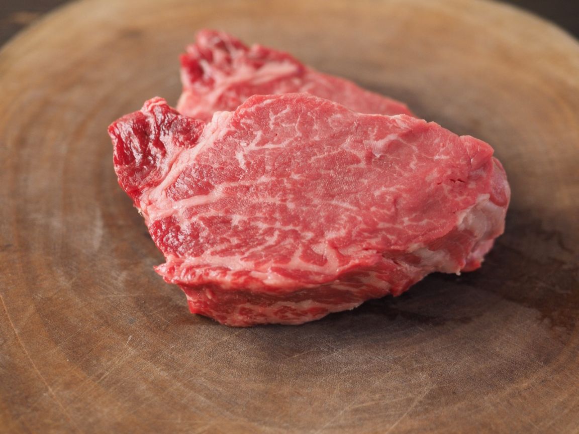 [濃厚赤身] はながジャージー牛 シャトーブリアン　ステーキ用 (約100g×2枚）