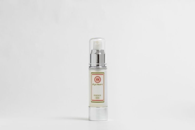 エッセンスWR【肌の若返り・シミ対策・美白美容液】