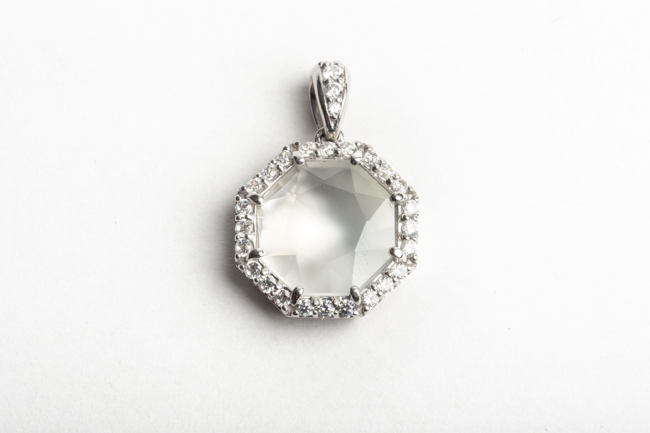 2026 Limited｜PT950八角霊符ジュエリー 〈ホワイトムーンストーン〉ペンダントトップ