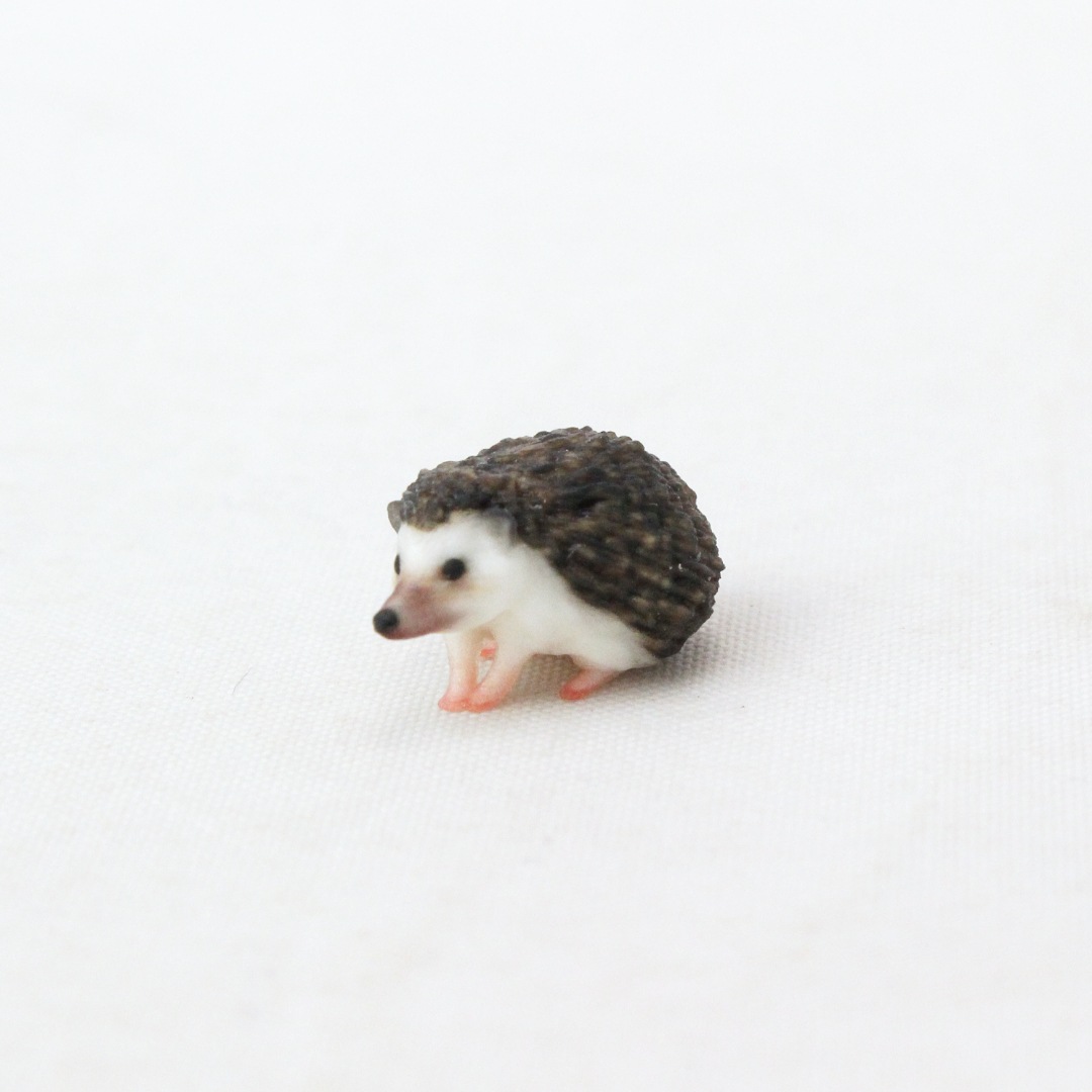 ほっこり優しいハリネズミ〜3ポーズ キングジム ポーズー ハリネズミ ミニポーチ Pouzoo ハリネズミ