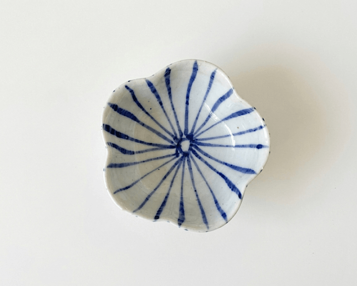 中尾万作 染付とくさ梅型小鉢