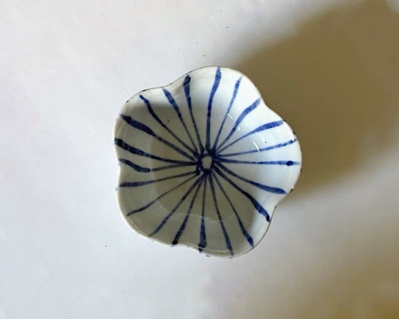 中尾万作 染付とくさ梅型小鉢