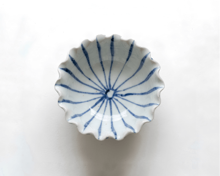 中尾万作 染付とくさ輪花小鉢