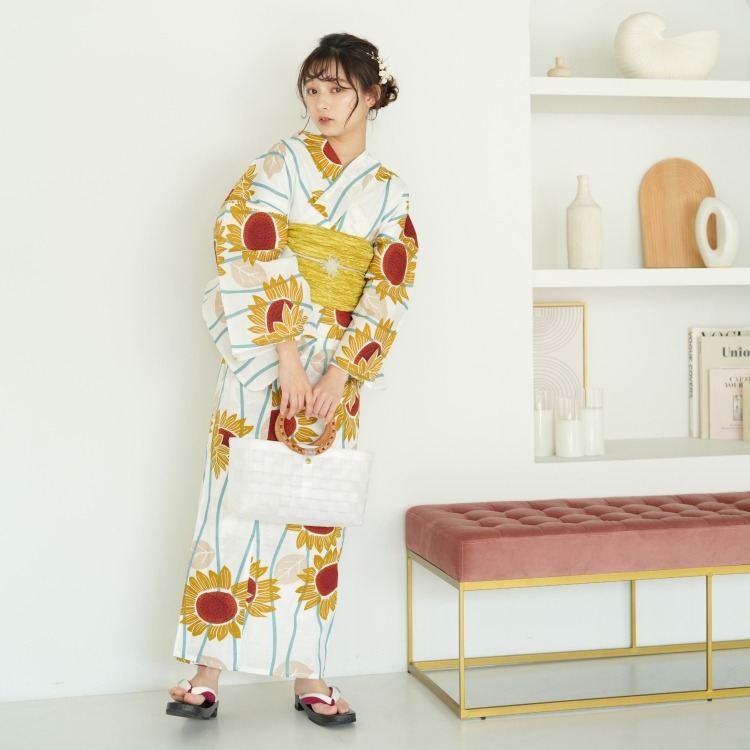 utatane 浴衣3点セット（S） 高級変わり織り 古典柄 レトロ アンティーク系 向日葵 白系|浴衣（ゆかた）|レディース