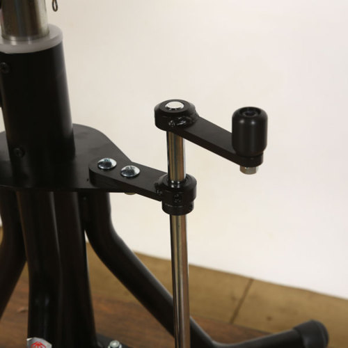 作業台：八木光手動式手入れ作業台 B型 (天板ゴム張り) 50cm*資材