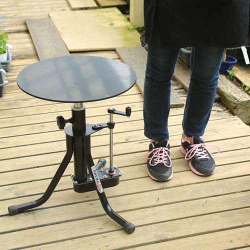 作業台：八木光手動式手入れ作業台 B型 (天板ゴム張り) 50cm*資材